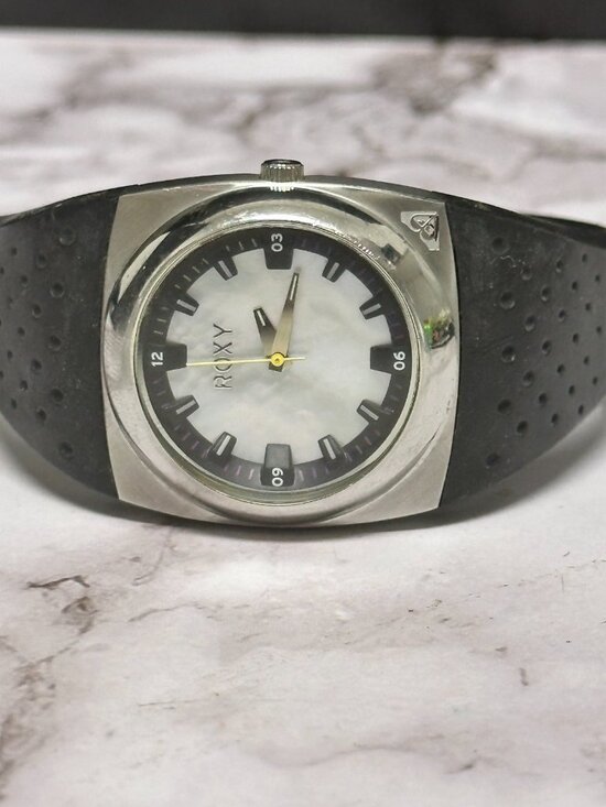 Roxy Winki Womens Watch Silver Tone Mother of Pearl Dial Silicone Band Works main image 5